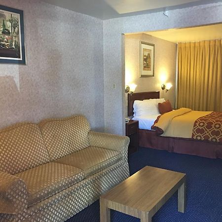 Executive Suites Inn Уестминстър Екстериор снимка
