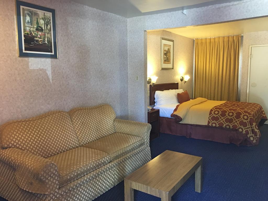 Executive Suites Inn Уестминстър Екстериор снимка