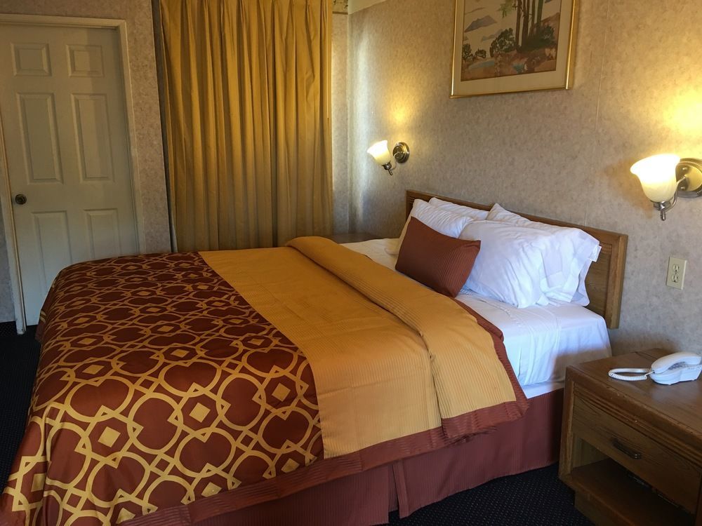 Executive Suites Inn Уестминстър Екстериор снимка