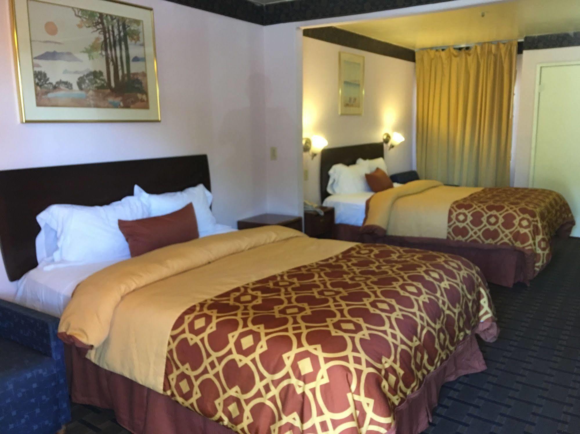 Executive Suites Inn Уестминстър Екстериор снимка
