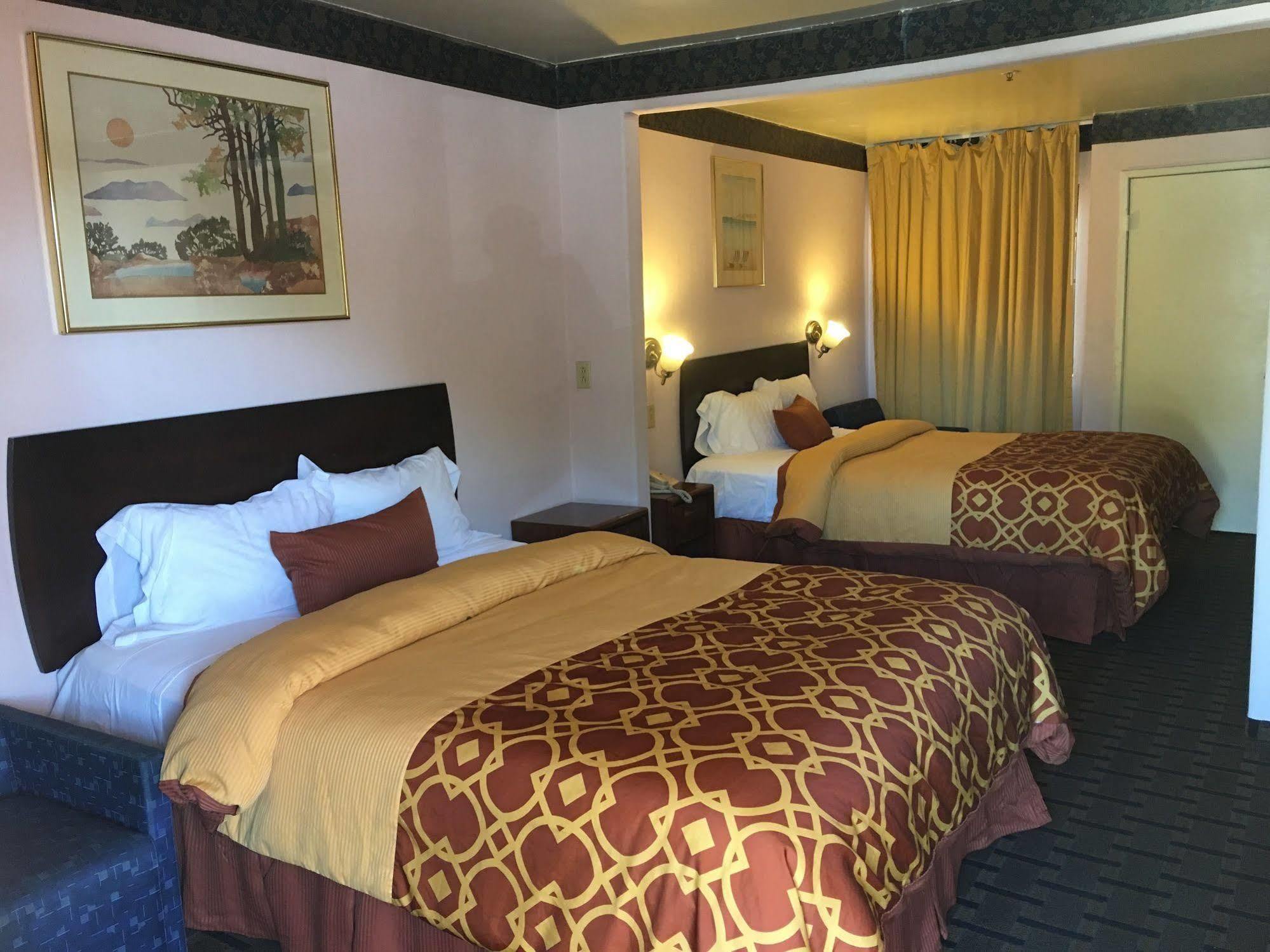 Executive Suites Inn Уестминстър Екстериор снимка