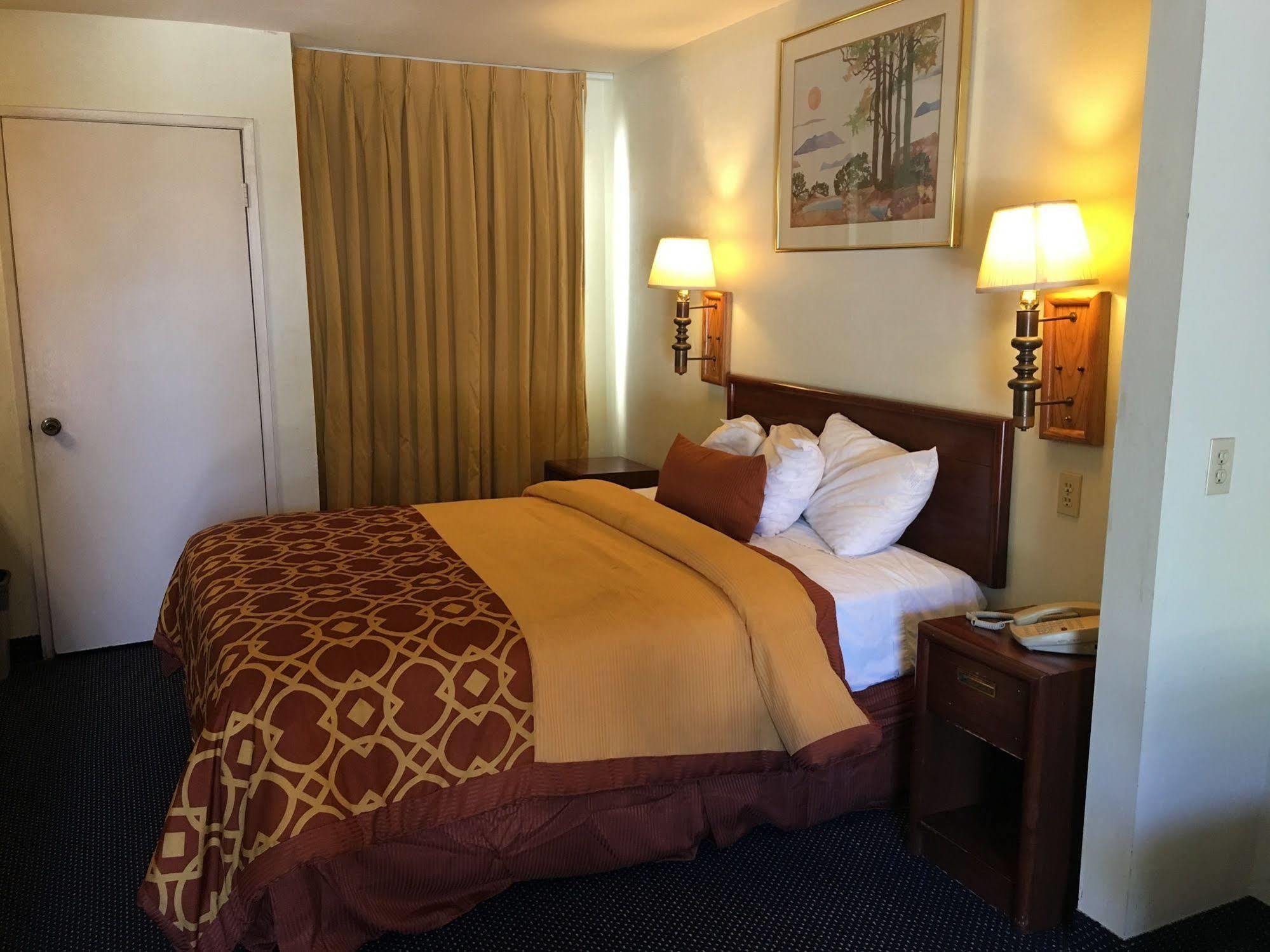 Executive Suites Inn Уестминстър Екстериор снимка
